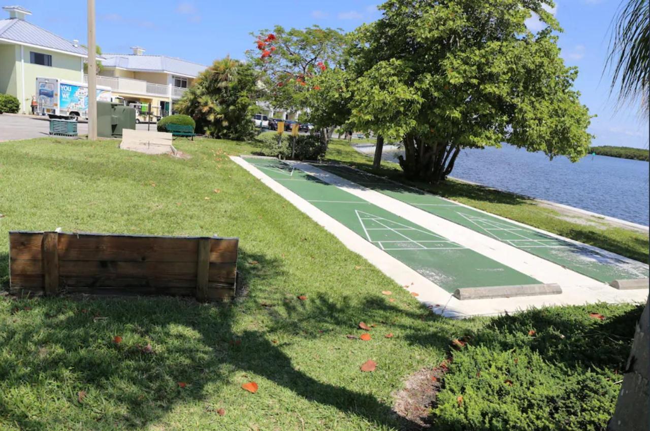 Beautiful New Luxury Townhome With Private Beach And Swimming Pools Ruskin Exterior photo