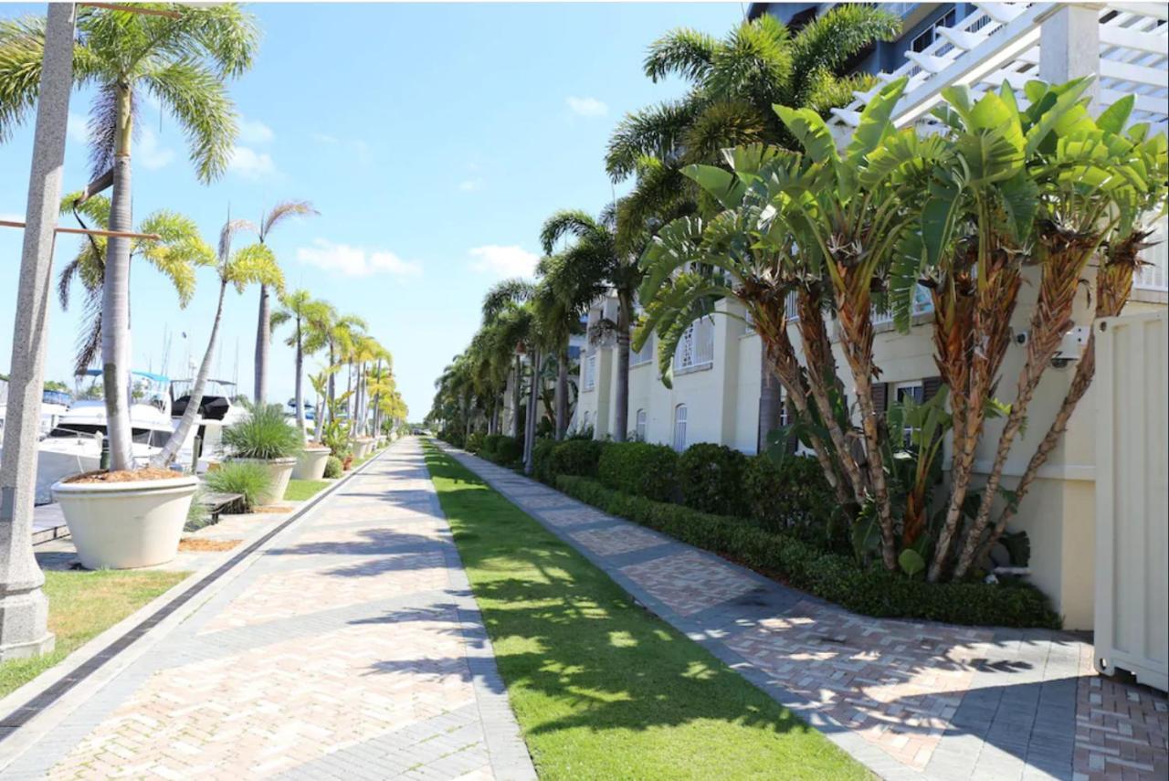 Beautiful New Luxury Townhome With Private Beach And Swimming Pools Ruskin Exterior photo