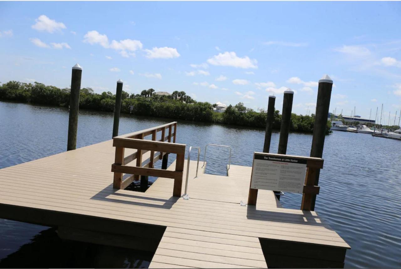 Beautiful New Luxury Townhome With Private Beach And Swimming Pools Ruskin Exterior photo