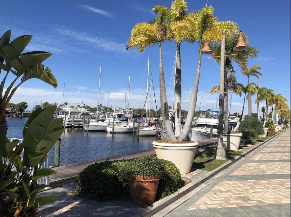Beautiful New Luxury Townhome With Private Beach And Swimming Pools Ruskin Exterior photo