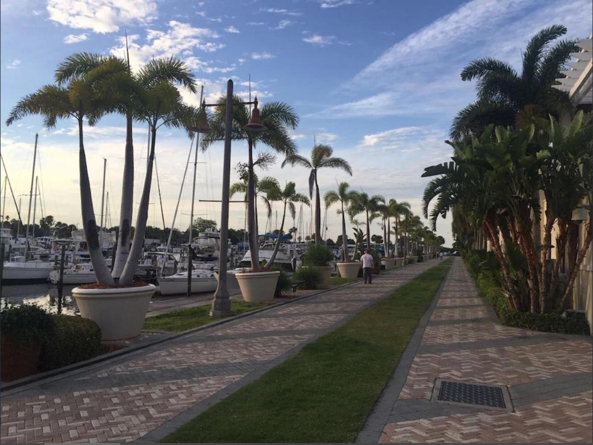 Beautiful New Luxury Townhome With Private Beach And Swimming Pools Ruskin Exterior photo