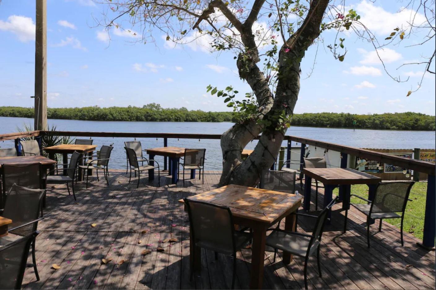 Beautiful New Luxury Townhome With Private Beach And Swimming Pools Ruskin Exterior photo